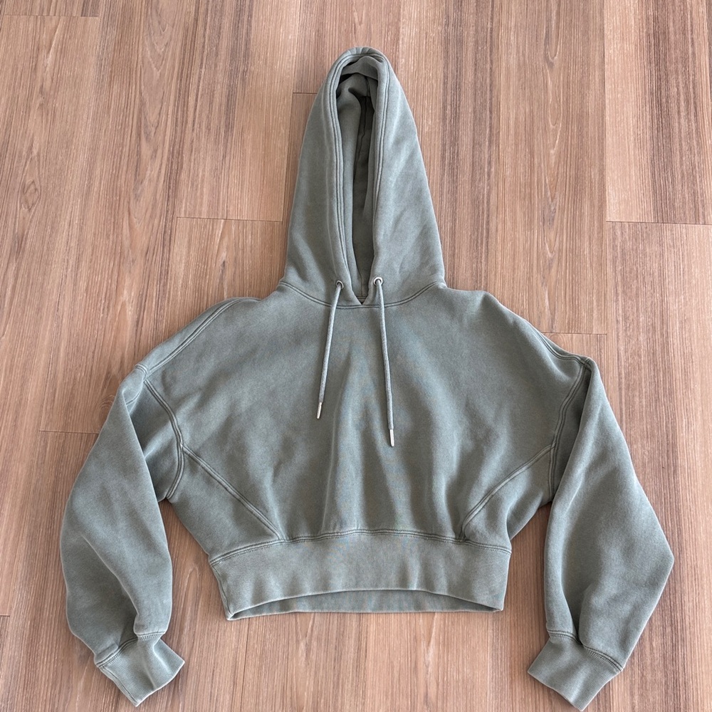 Abercrombie & Fitch Women’s Cropped Hoodie in Sage Greeb
